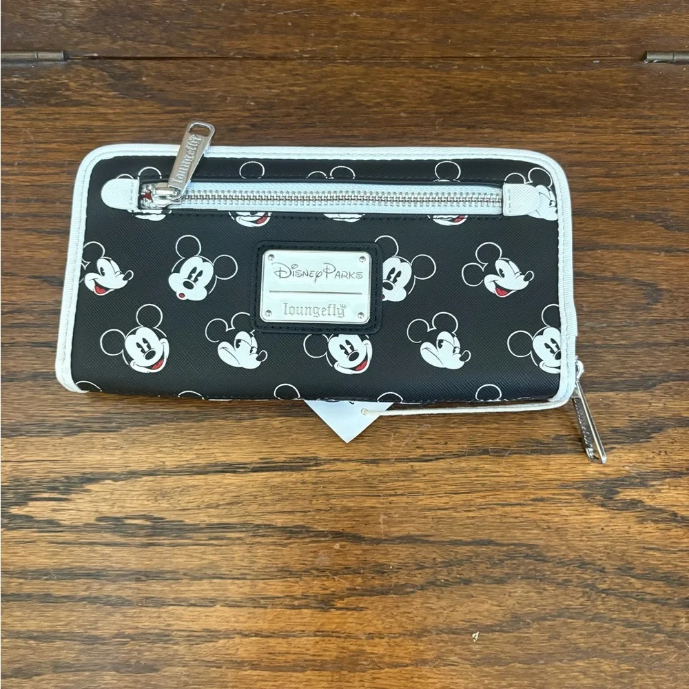 Disney Parks Exclusive Mickey Mouse Loungefly Wallet‎